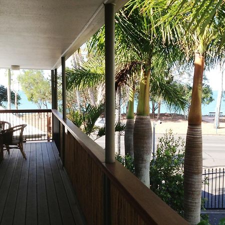 Coconut Palms On The Bay Aparthotel Hervey Bay Bagian luar foto