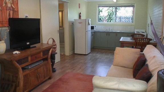 Coconut Palms On The Bay Aparthotel Hervey Bay Bagian luar foto