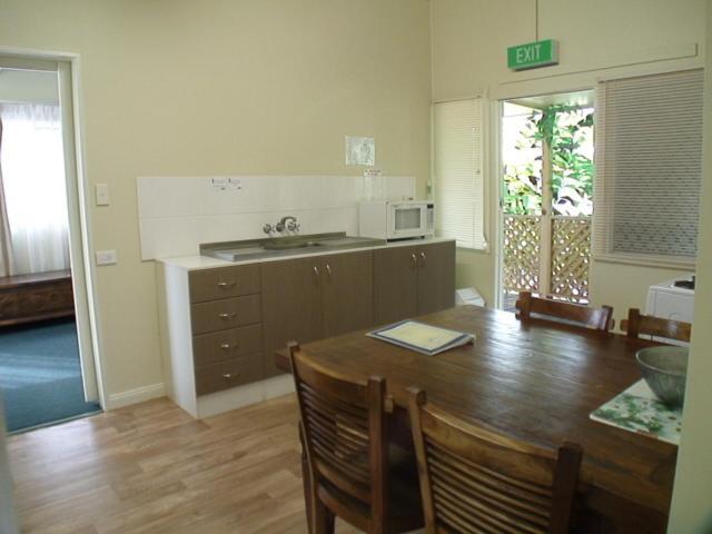 Coconut Palms On The Bay Aparthotel Hervey Bay Ruang foto