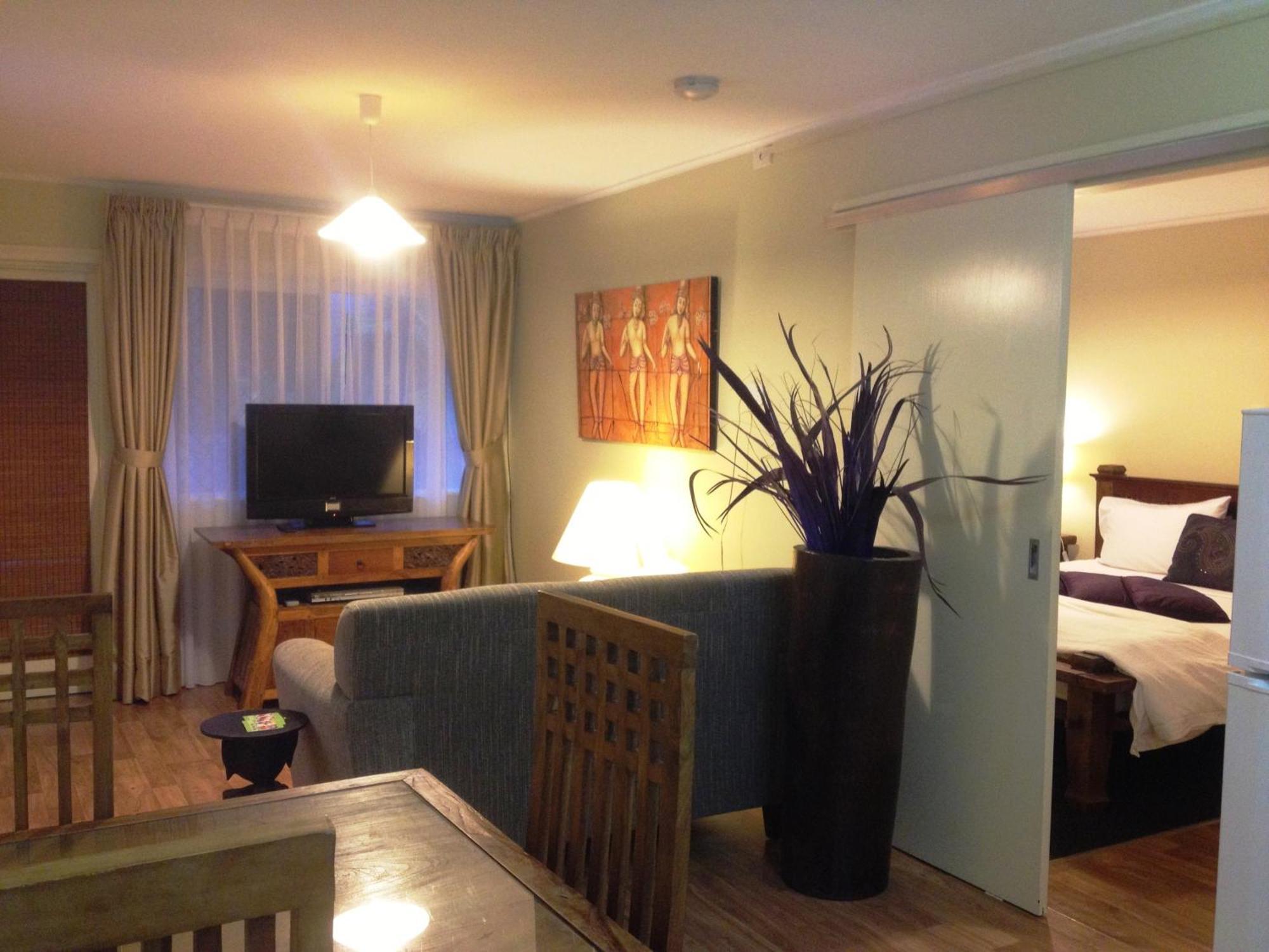 Coconut Palms On The Bay Aparthotel Hervey Bay Bagian luar foto
