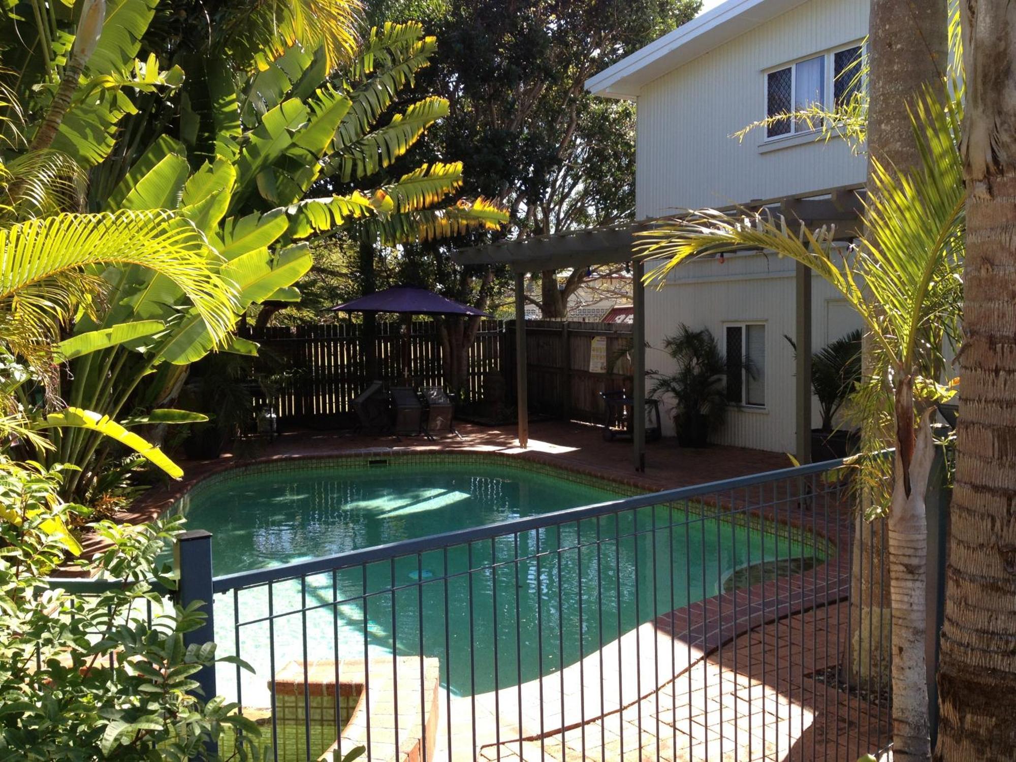 Coconut Palms On The Bay Aparthotel Hervey Bay Bagian luar foto
