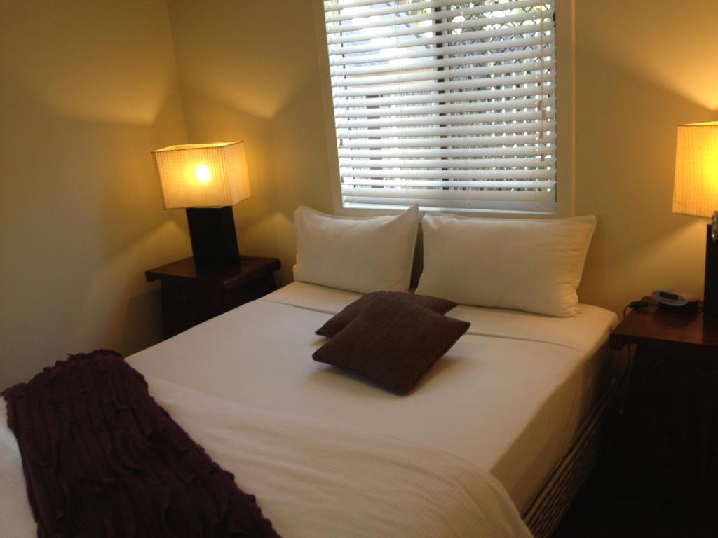 Coconut Palms On The Bay Aparthotel Hervey Bay Bagian luar foto