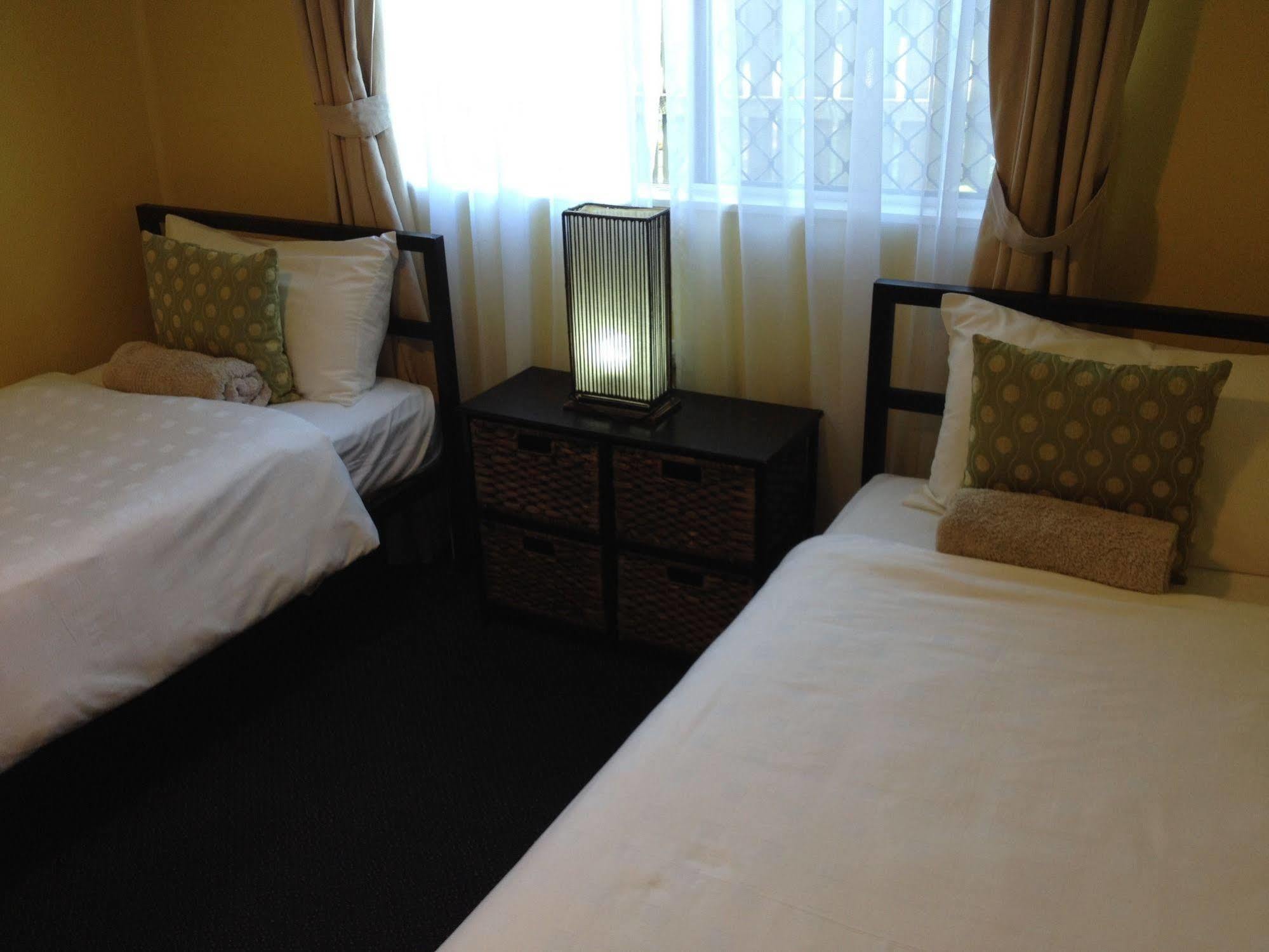 Coconut Palms On The Bay Aparthotel Hervey Bay Bagian luar foto