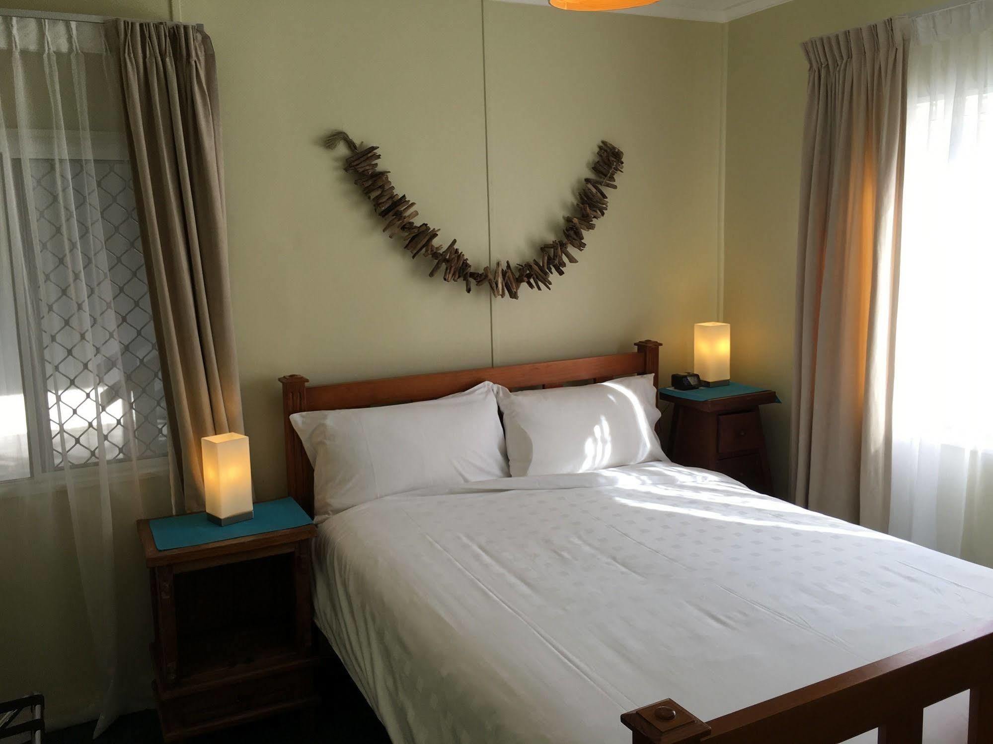 Coconut Palms On The Bay Aparthotel Hervey Bay Bagian luar foto